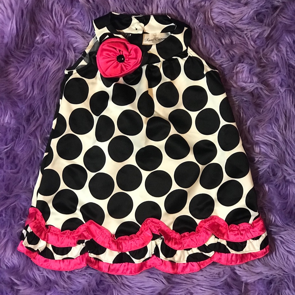 Black and whit dress with pink trim